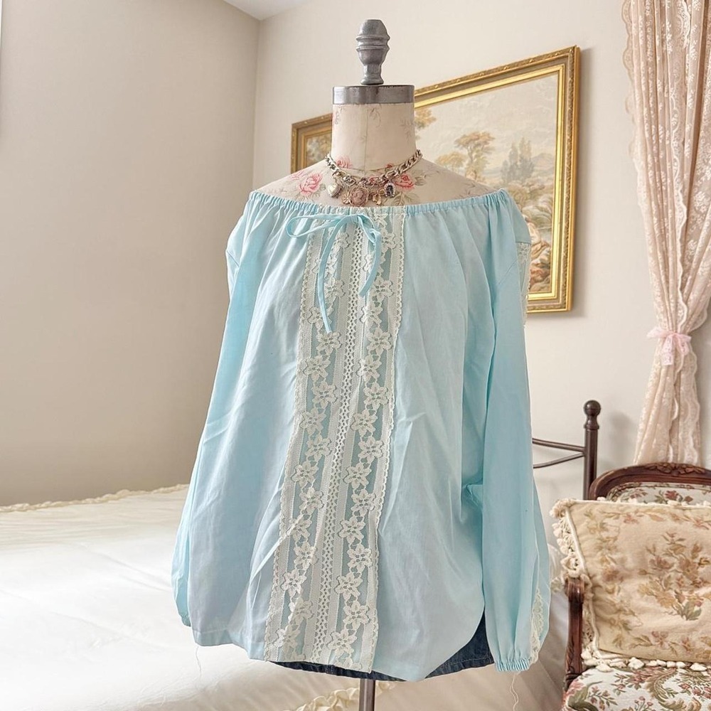 70s Lace Peasant Top  70s union made size 44 light blue peasant top